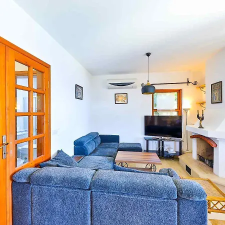 Vila Yarimada Deniz Manzarali Cindy Kaş